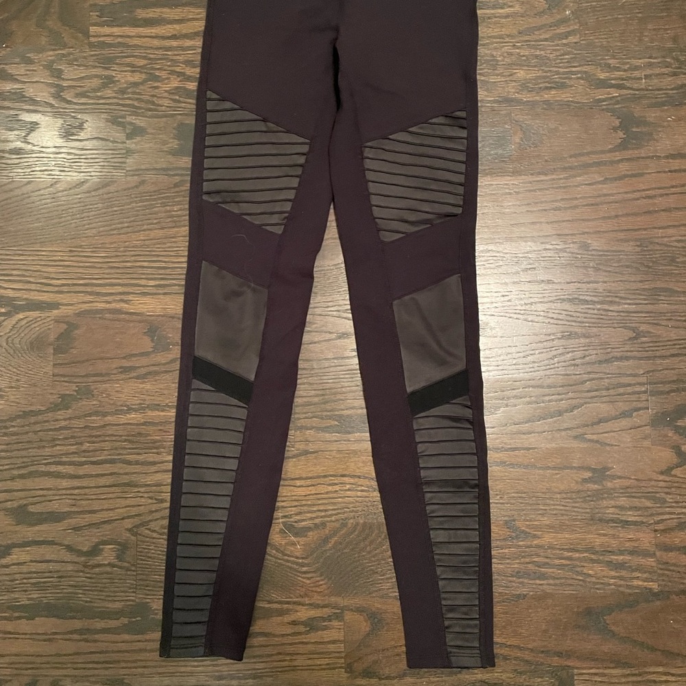ALO Yoga Moto High Waist Leggings - Black - Size Small S
